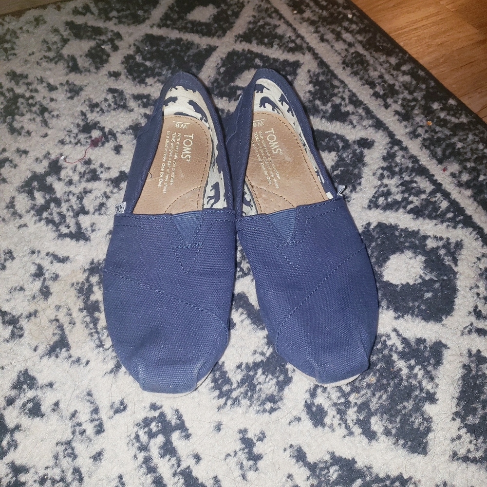 Toms canvas slip on size 6